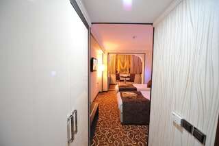 Отель Tebriz Hotel Nakhchivan Нахичевань Стандартный двухместный номер с 1 кроватью или 2 отдельными кроватями-2